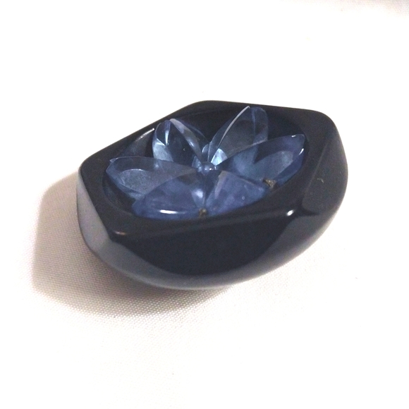 BAKELITE BLACK VINTAGE BUTTON BLUE FLORAL CENTER, - Picture 2 of 4